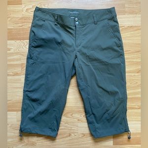 Columbia Omni shield capri size 14